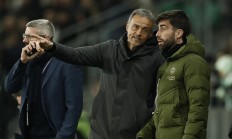 爱游戏直播-巴黎圣日耳曼后防线脆弱，主帅面临重大考验的简单介绍