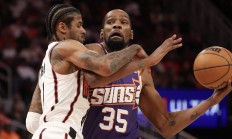 爱游戏网页版入口-太阳队客场险胜火箭队，挺进四连胜