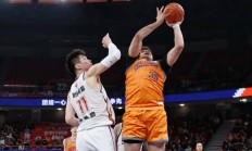 爱游戏电竞-包含上海男篮全队爆发，一举击败对手，取得胜利的词条