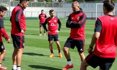 爱游戏vip注册-西悉尼流浪者赛前战术培训，提升比赛执行力