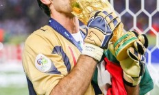 爱游戏官方登录入口-传奇球星布冯宣布退役，结束辉煌职业生涯