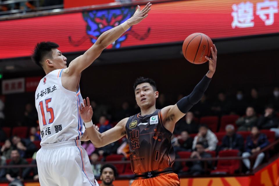 山东队全队出击，完胜四川队取得连胜(山东队全队出击,完胜四川队取得连胜三场)