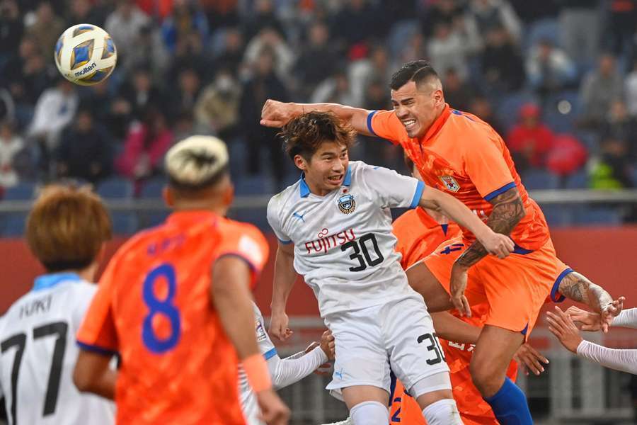 包含东京川崎前锋队以一球优势晋级，表现出色的词条