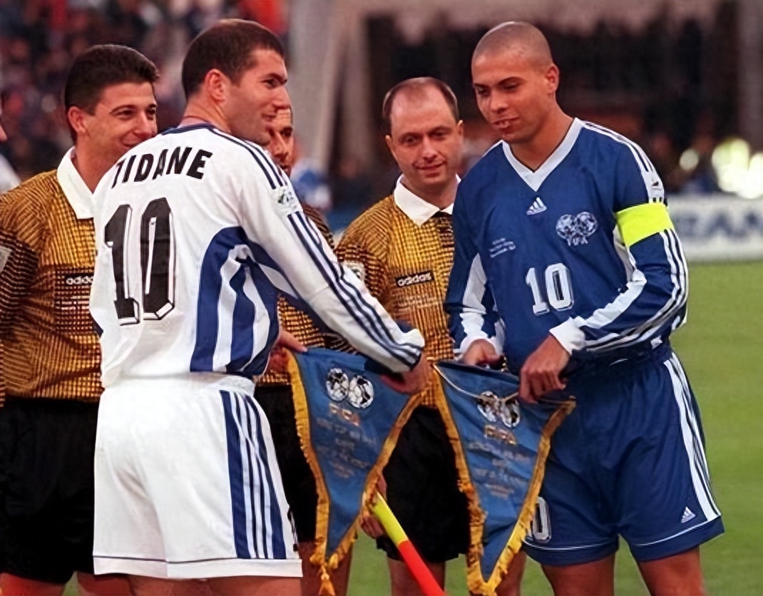 阿贾克斯击败对手，连闯欧洲赛事明星的简单介绍