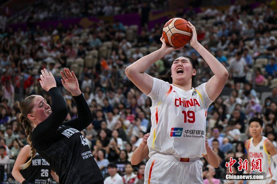 亚洲杯篮球赛季：中国队成功晋级半决赛！