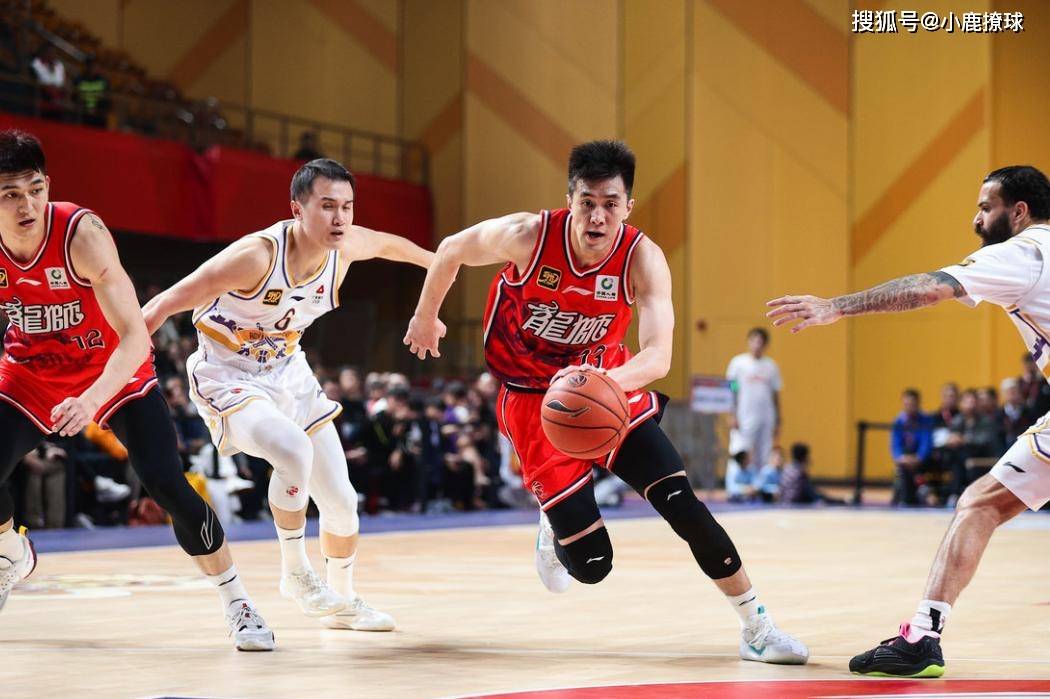 关于新赛季CBA球员转会潮汹涌，球队整体实力加强的信息