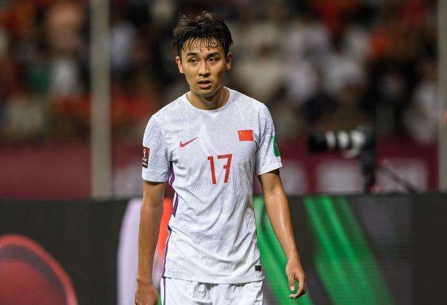 包含晨练现场传来喜讯，球队当家球星伤愈复出的词条