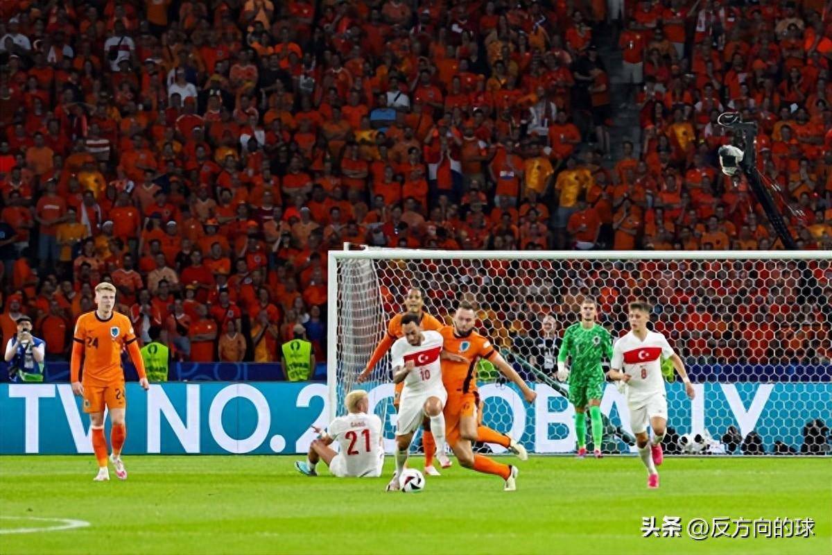 包含荷兰队伤兵满营，英格兰迅速取胜的词条