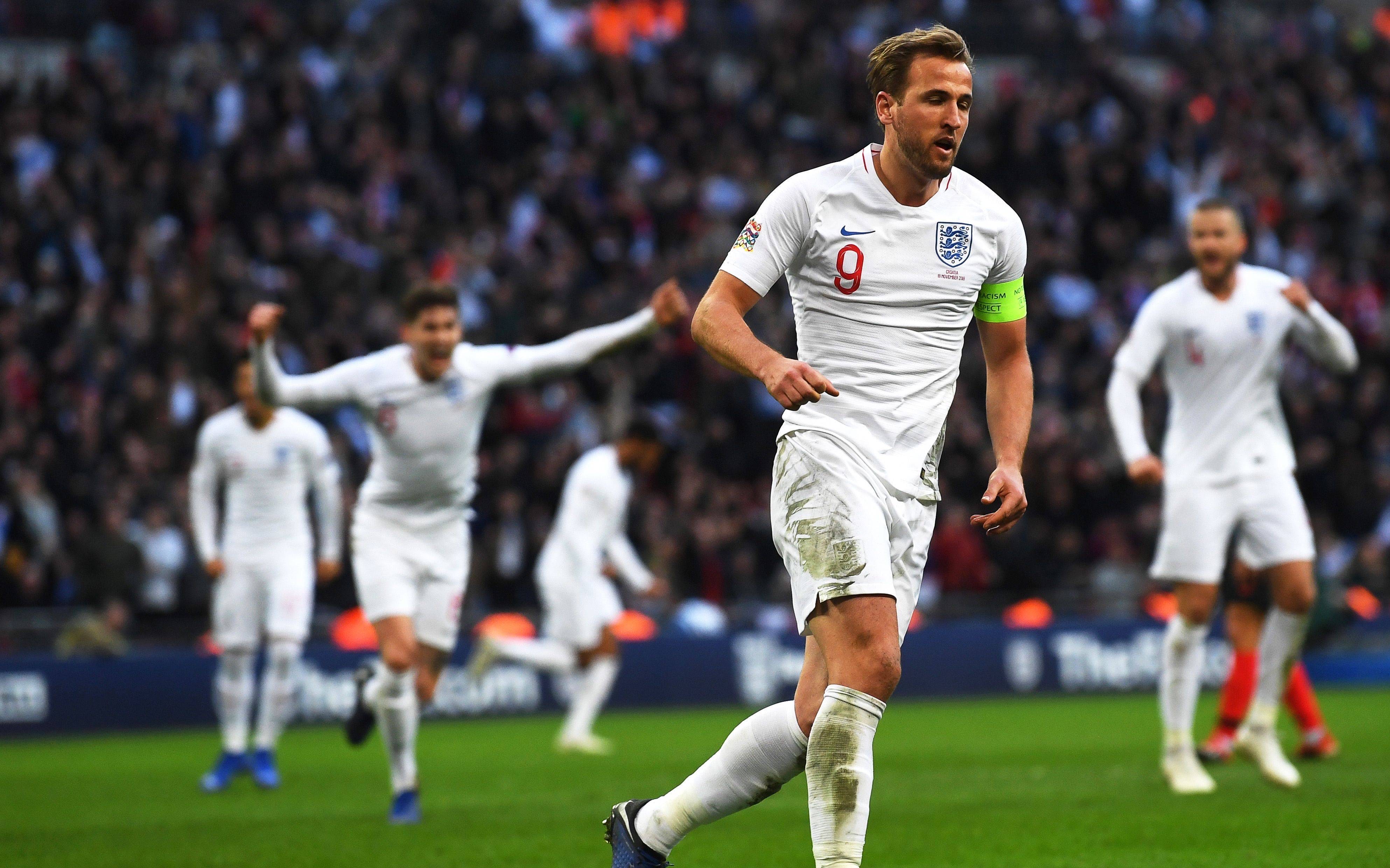 包含荷兰队伤兵满营，英格兰迅速取胜的词条