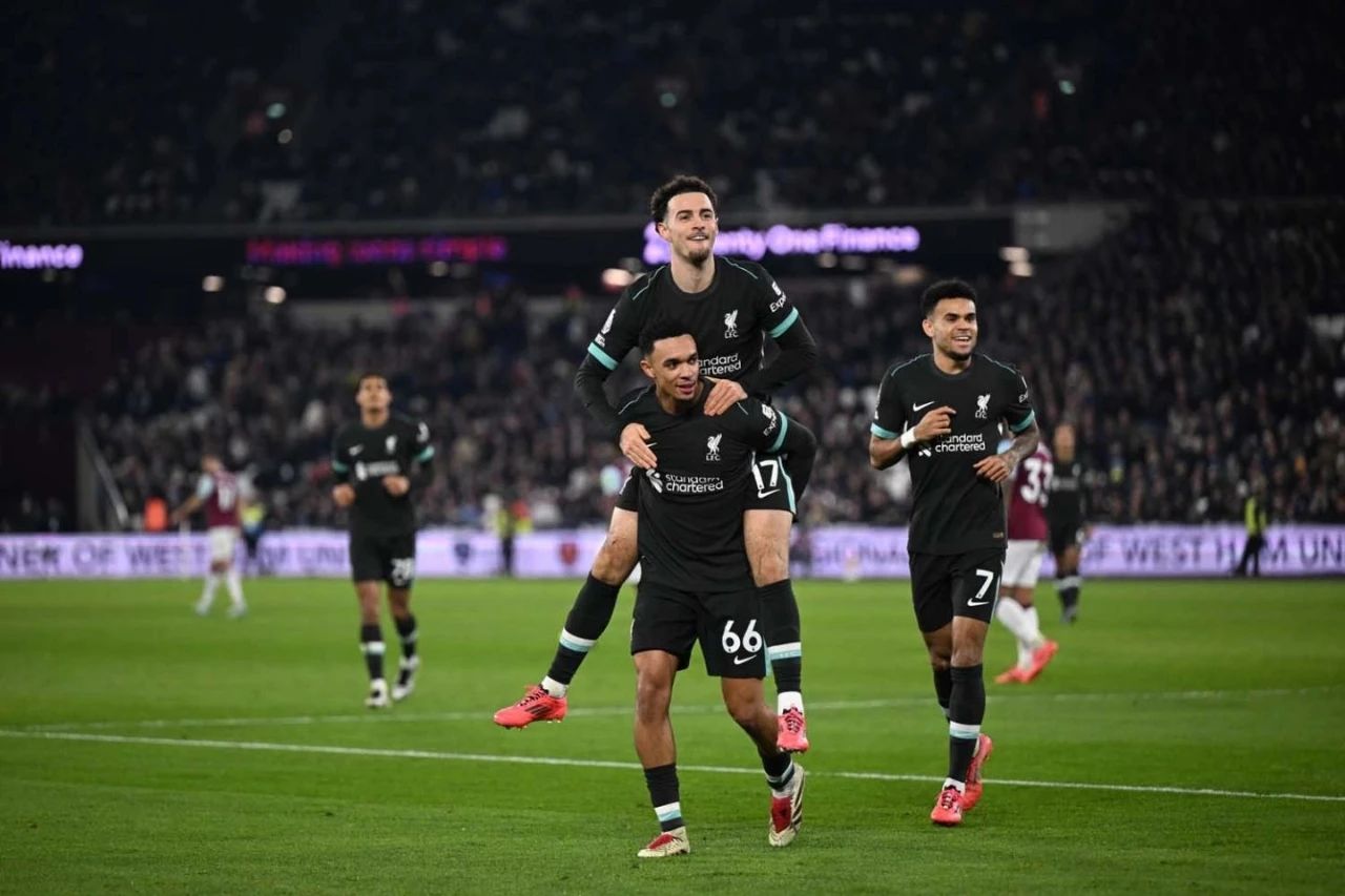 包含利物浦大胜西汉姆，继续领跑积分榜的词条