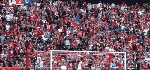 拜仁慕尼黑中场策应队友破门，德甲冠军卫冕在望的简单介绍