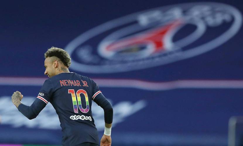 巴黎圣日耳曼防线脆弱，主帅需加强布阵