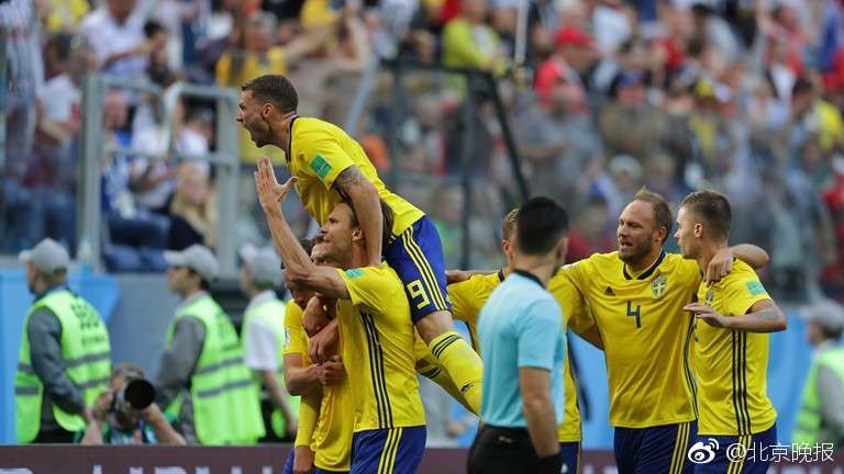 法国凭借客场胜利力压瑞典，反超领先位置的简单介绍