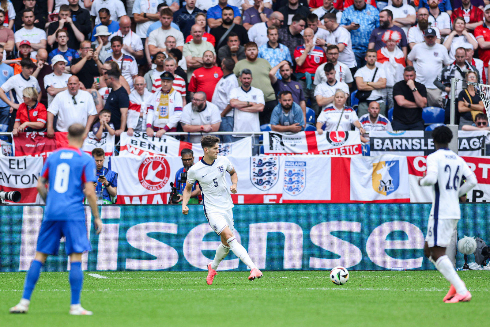 瑞士队惊险战胜英格兰，逆袭晋级