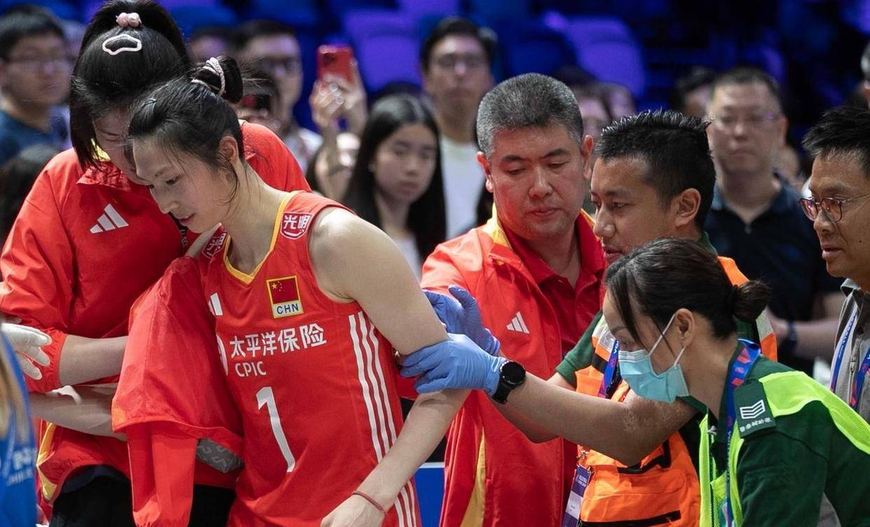 中国女排以3比0战胜意大利队