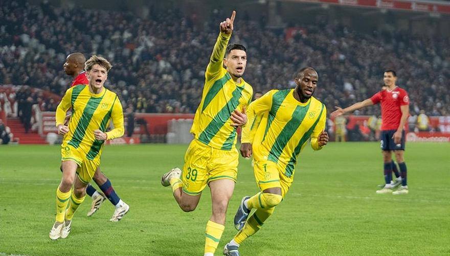 包含尼斯主场战胜南特，领先积分榜的词条