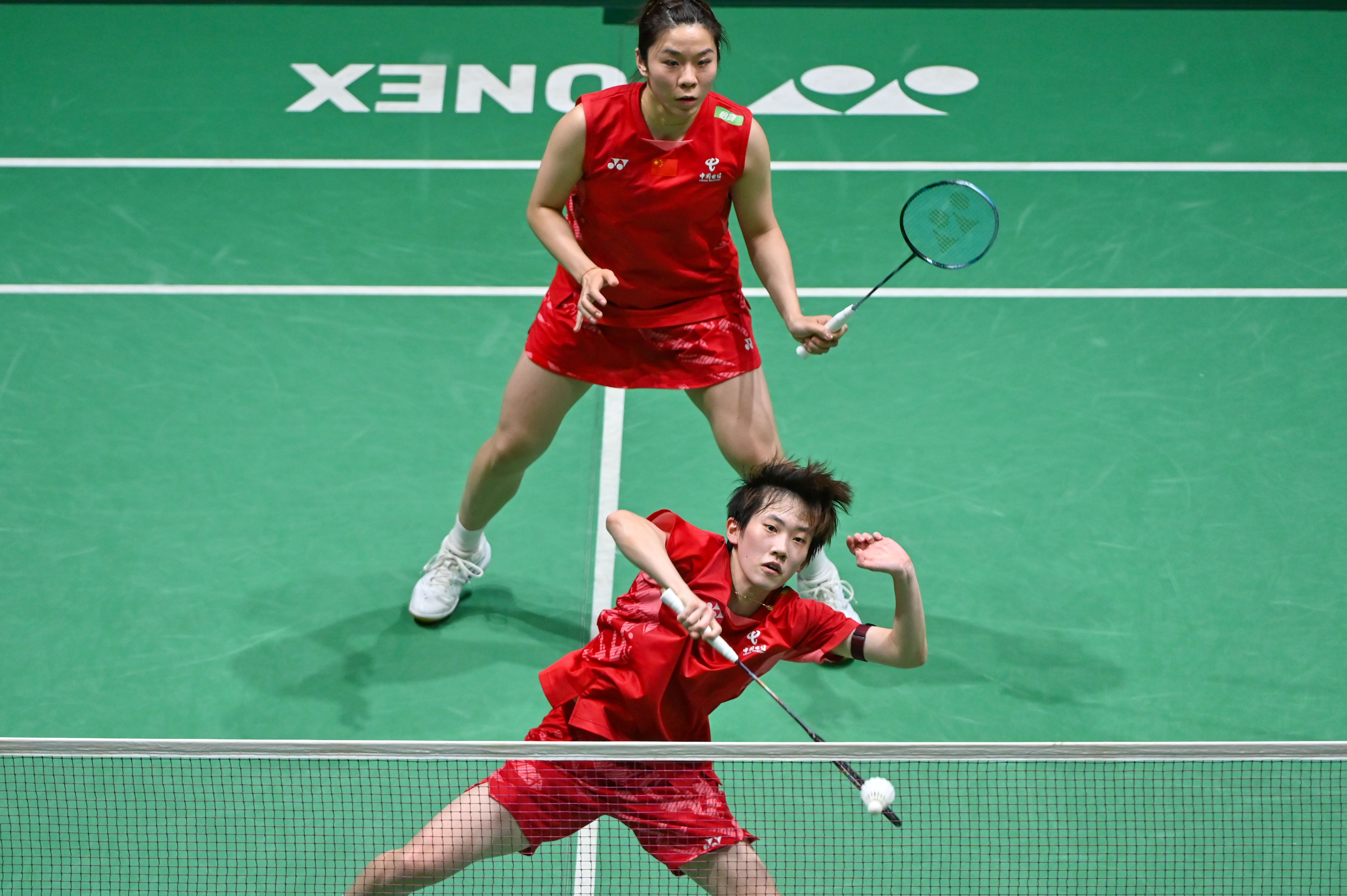 关于羽毛球女单比赛一触即发，选手实力对决的信息