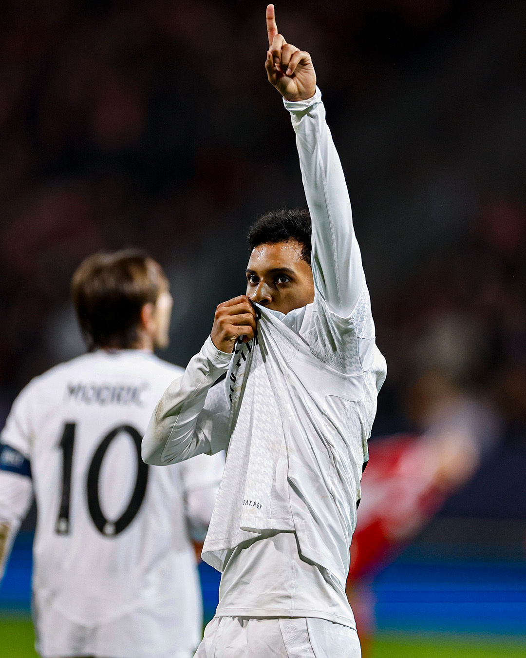 博特内廷头槌破门，皇马晋级欧冠半决赛