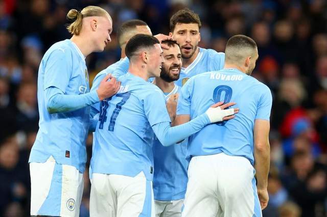 卫冕冠军曼城目前稳居榜首，但困难仍在前方等待着队伍的简单介绍