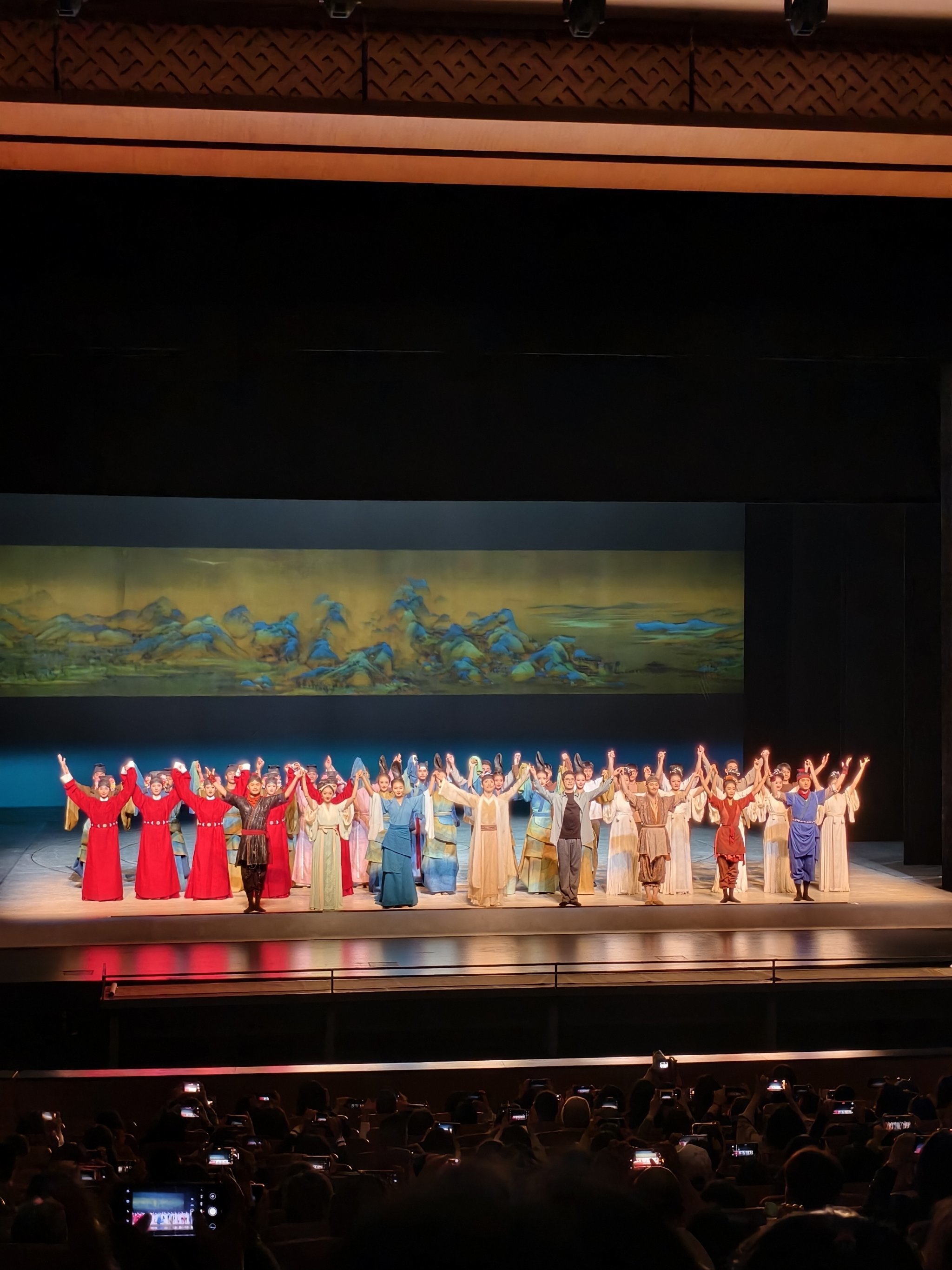 观众乐此不疲，赛场上演精彩大戏