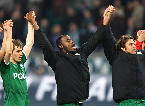 突破瓶颈！沙尔克全力以赴，取得关键胜利的简单介绍