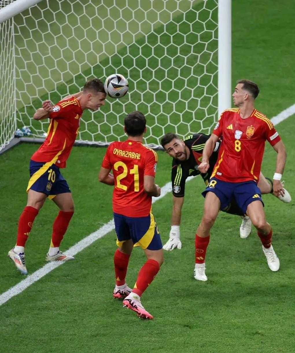 球员表现抢眼，场上对决精彩纷呈观赏性十足的简单介绍