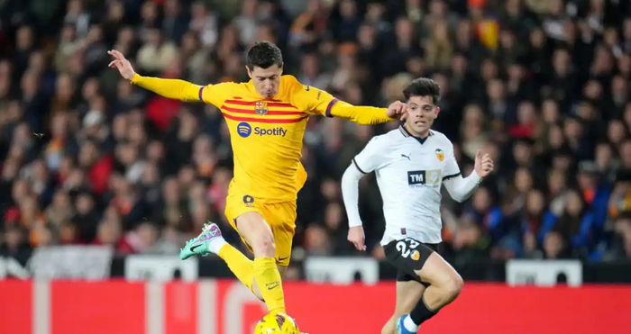 瓦伦西亚前锋神勇破门，帮助球队拿下重要胜利的简单介绍